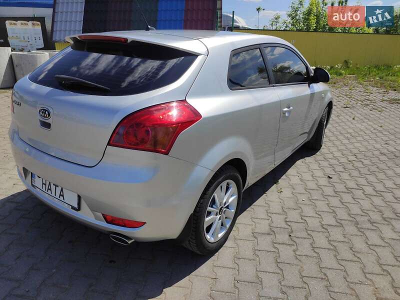 Хэтчбек Kia ProCeed 2008 в Черновцах