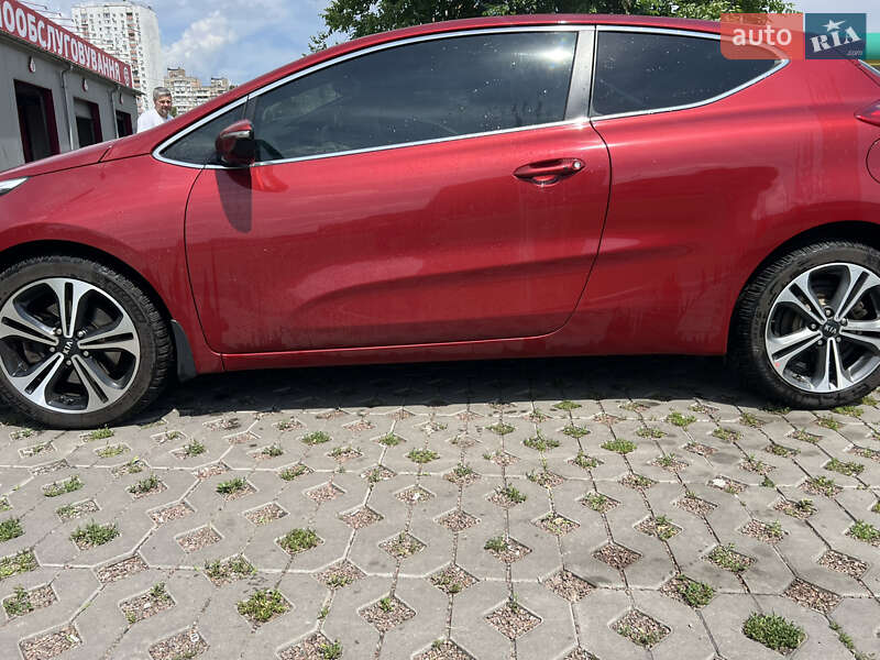 Хетчбек Kia ProCeed 2016 в Києві фото 10 Хетчбек Kia ProCeed 2016 в Києві