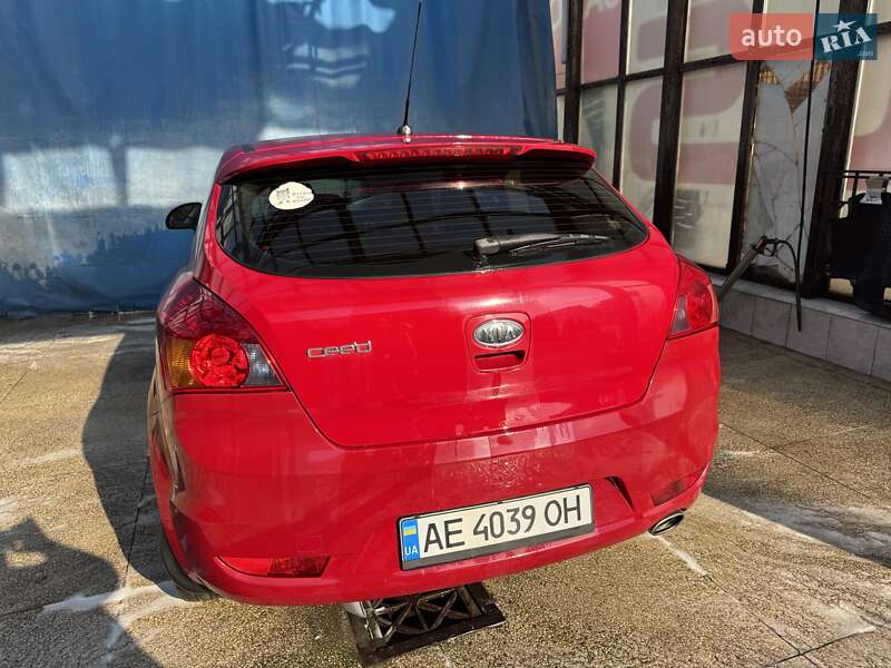 Хэтчбек Kia ProCeed 2008 в Днепре