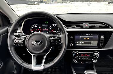 Позашляховик / Кросовер Kia Rio X-Line 2021 в 