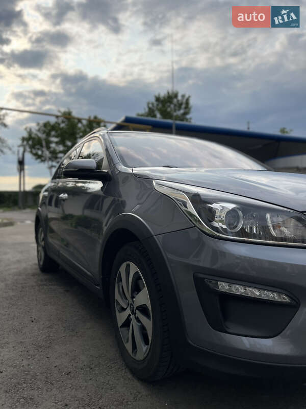 Внедорожник / Кроссовер Kia Rio X-Line 2018 в 