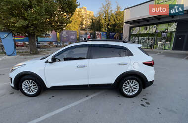 Хэтчбек Kia Rio X-Line 2018 в 