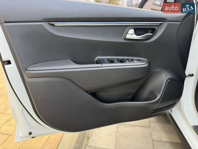 Внедорожник / Кроссовер Kia Rio X-Line 2018 в Киеве фото 48 Внедорожник / Кроссовер Kia Rio X-Line 2018 в Киеве