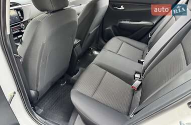 Внедорожник / Кроссовер Kia Rio X-Line 2021 в 