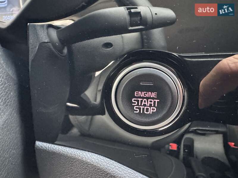 Внедорожник / Кроссовер Kia Rio X-Line 2018 в Киеве