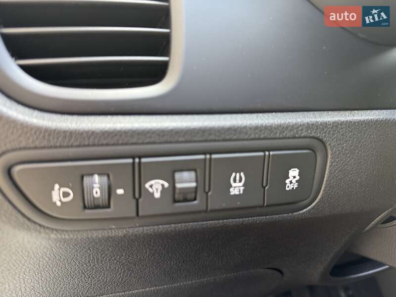 Внедорожник / Кроссовер Kia Rio X-Line 2018 в Киеве