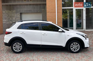Позашляховик / Кросовер Kia Rio X 2021 в 