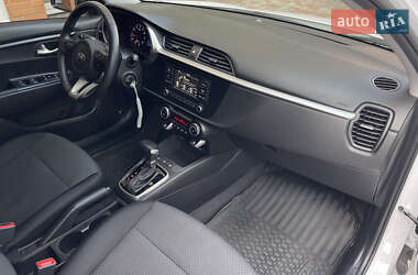 Позашляховик / Кросовер Kia Rio X 2021 в 
