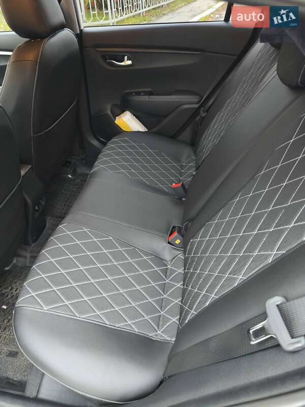 Позашляховик / Кросовер Kia Rio X 2022 в Полтаві