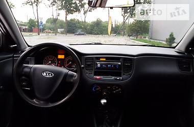 Седан Kia Rio 2007 в Ивано-Франковске