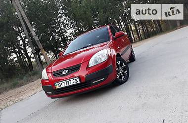 Хэтчбек Kia Rio 2006 в Энергодаре