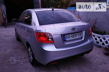 Седан Kia Rio 2010 в Києві