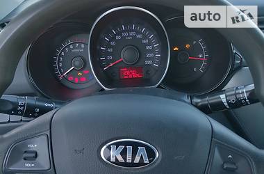 Седан Kia Rio 2013 в Татарбунарах