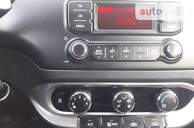 Хетчбек Kia Rio 2012 в 