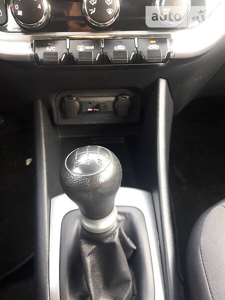 Хэтчбек Kia Rio 2012 в Харькове