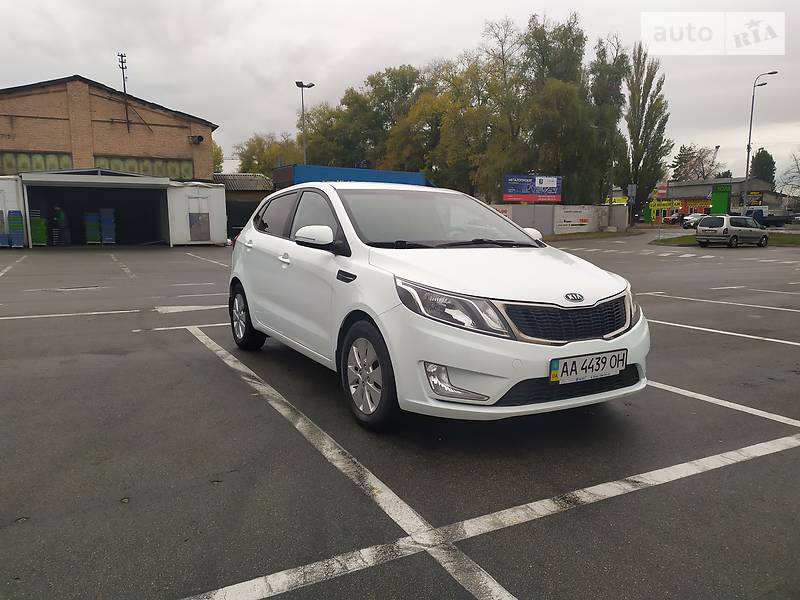 Хэтчбек Kia Rio 2012 в Киеве