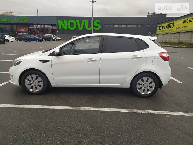 Хэтчбек Kia Rio 2012 в Киеве