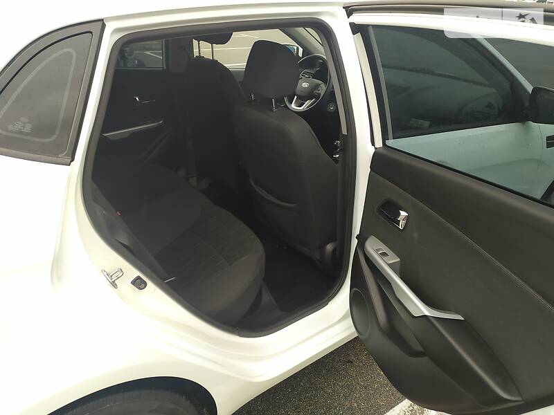 Хэтчбек Kia Rio 2012 в Киеве