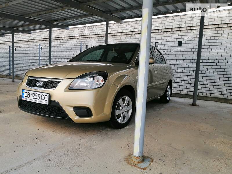 Седан Kia Rio 2010 в Чернігові