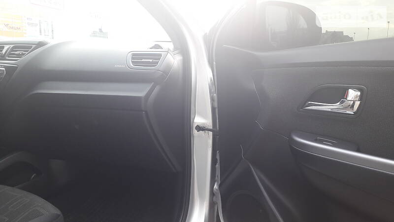 Седан Kia Rio 2013 в Кременчуці