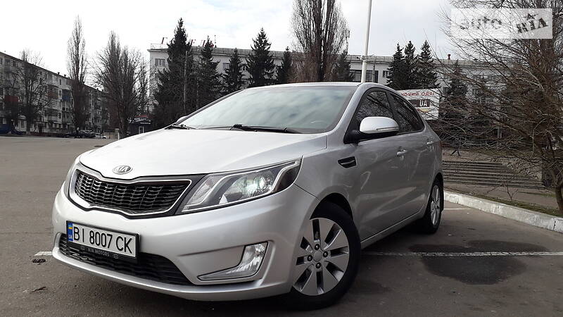 Седан Kia Rio 2013 в Кременчуці