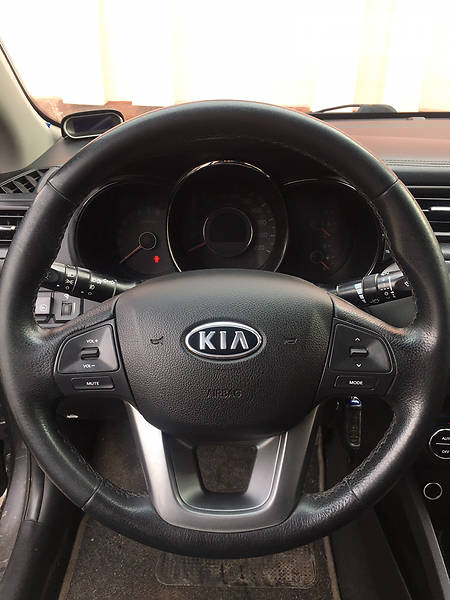 Седан Kia Rio 2012 в Черкасах