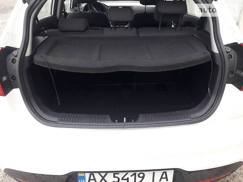 Хэтчбек Kia Rio 2012 в Харькове