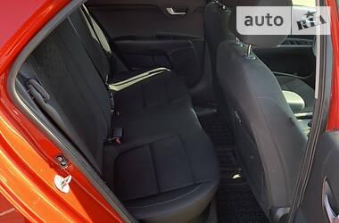 Хэтчбек Kia Rio 2017 в 