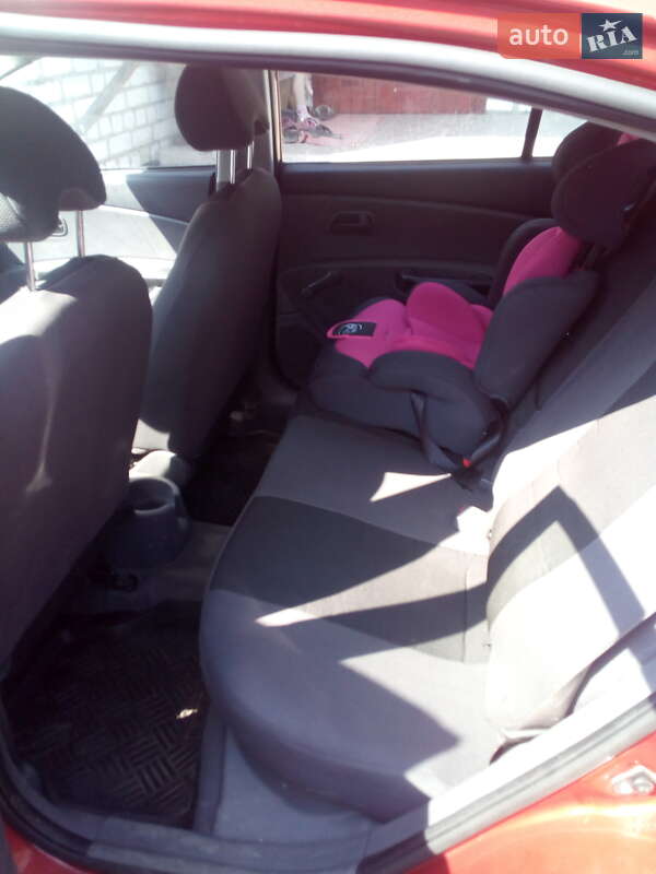 Хэтчбек Kia Rio 2010 в Звягеле