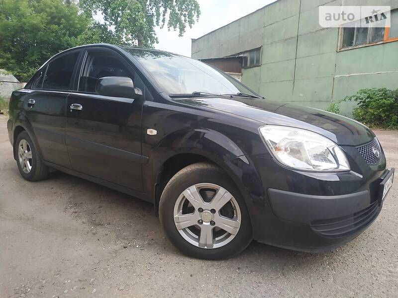 Седан Kia Rio 2006 в Чернигове