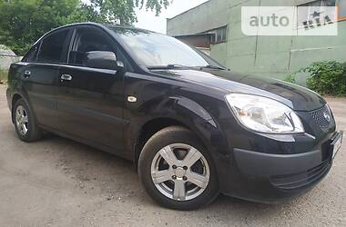 Седан Kia Rio 2006 в Чернигове