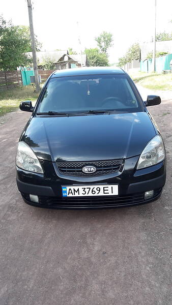 Седан Kia Rio 2006 в Овруче