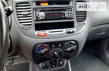 Хетчбек Kia Rio 2008 в 