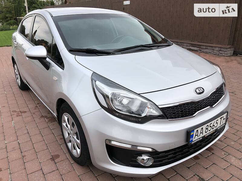 Седан Kia Rio 2017 в Киеве