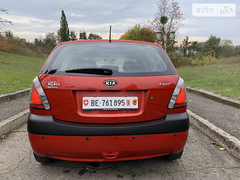 Хэтчбек Kia Rio 2008 в Ровно