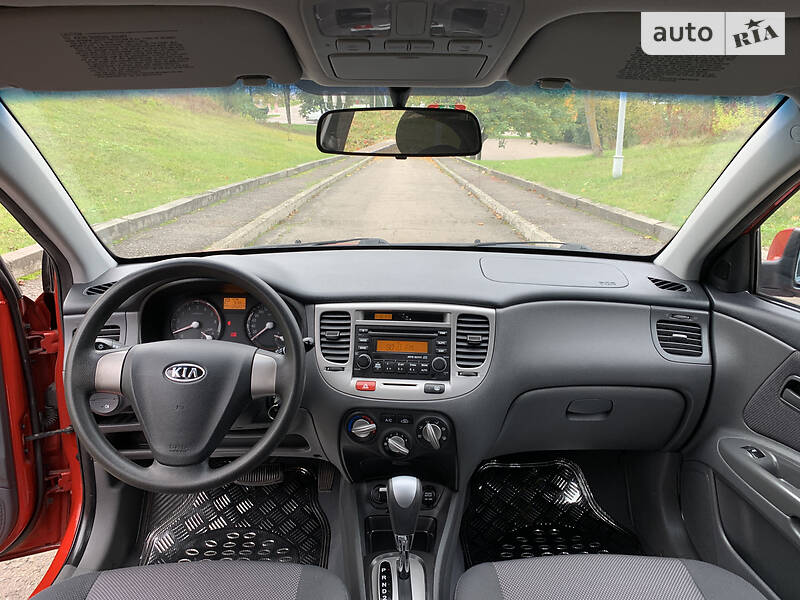 Хэтчбек Kia Rio 2008 в Ровно