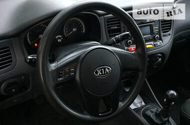 Хэтчбек Kia Rio 2011 в Обухове