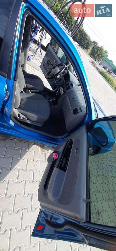 Хетчбек Kia Rio 2004 в Гадячі