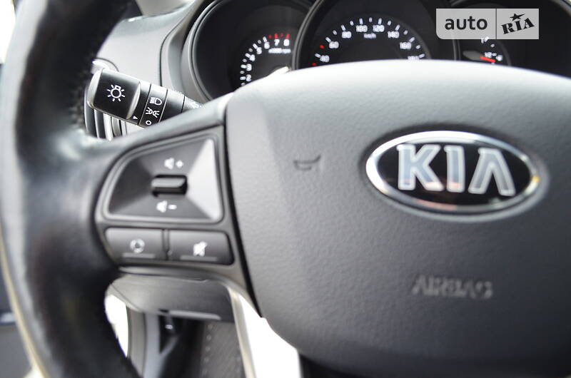 Седан Kia Rio 2015 в Одессе