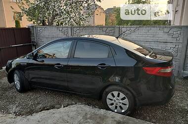 Седан Kia Rio 2012 в Жовкві