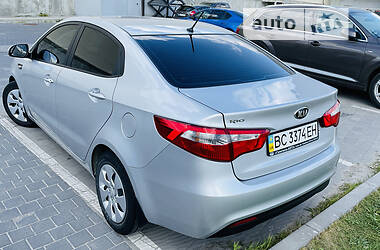 Седан Kia Rio 2013 в Львове