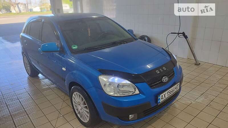 Хетчбек Kia Rio 2006 в Первомайську