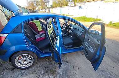 Хэтчбек Kia Rio 2006 в 