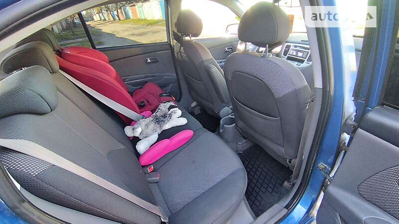Хетчбек Kia Rio 2006 в Первомайську