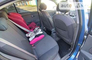 Хэтчбек Kia Rio 2006 в 