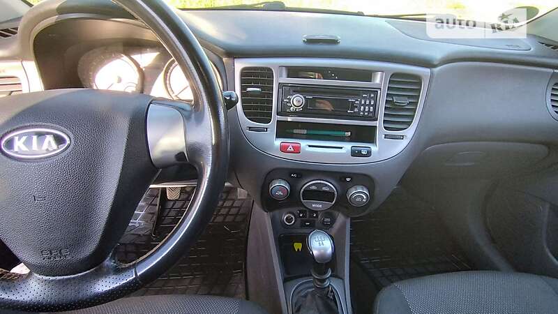 Хетчбек Kia Rio 2006 в Первомайську