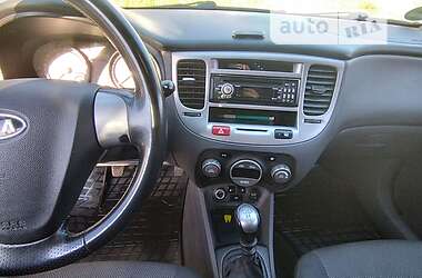 Хэтчбек Kia Rio 2006 в 