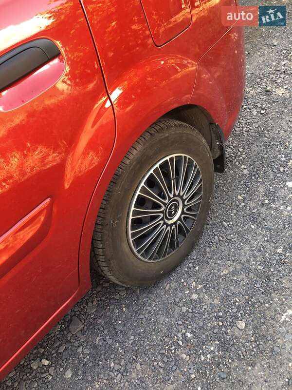 Седан Kia Rio 2010 в Кривому Розі