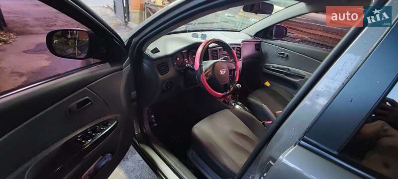 Седан Kia Rio 2011 в Кривом Роге