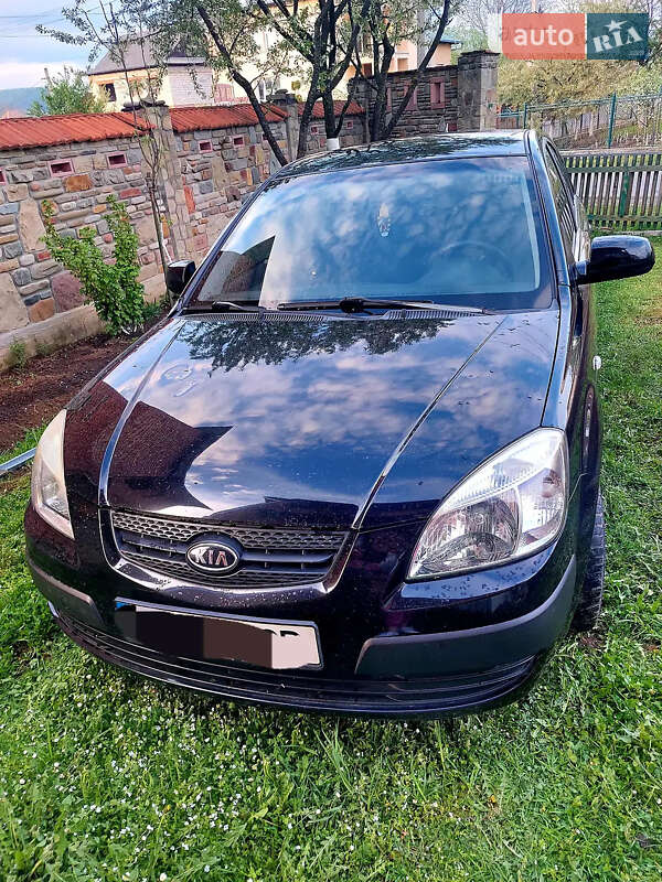 Хэтчбек Kia Rio 2008 в Ивано-Франковске